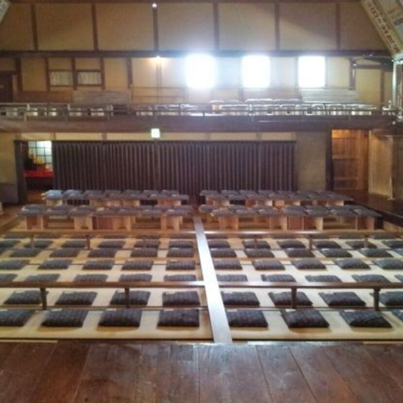 「芝居」の由来は”芝に居る”？単語の由来となった祭は12月中旬、奈良で行われています。