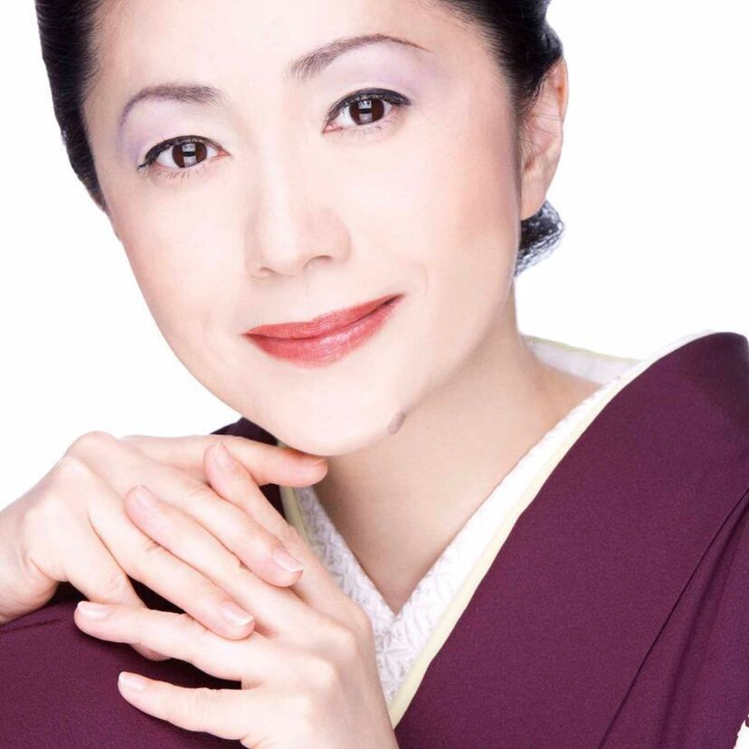 【石川さゆり】若い現代のアーティスト達ともコラボし、常に進化を続ける演歌会の大御所。その歌声と美貌に夢中になるファンは増えています。