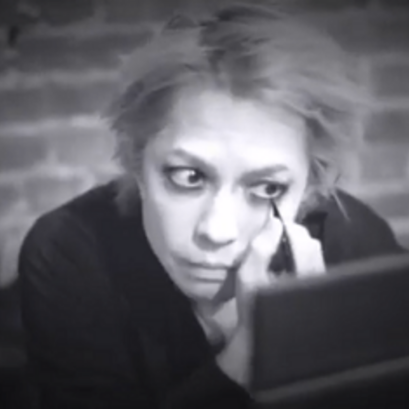 L'Arc-en-CielのHydeが、セルフメイクの動画を公開！目ヂカラメイクを伝授する！！