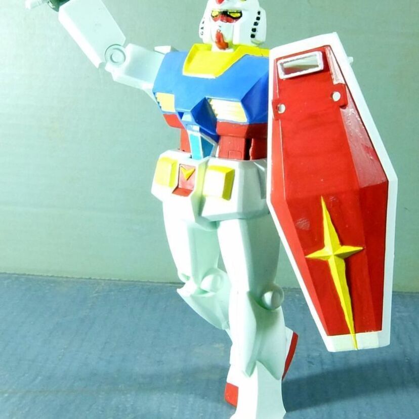 『ガンプラり歩き旅』その002　～1/100 ガンダムは、果たして「リアルじゃない玩具」だったのか？～
