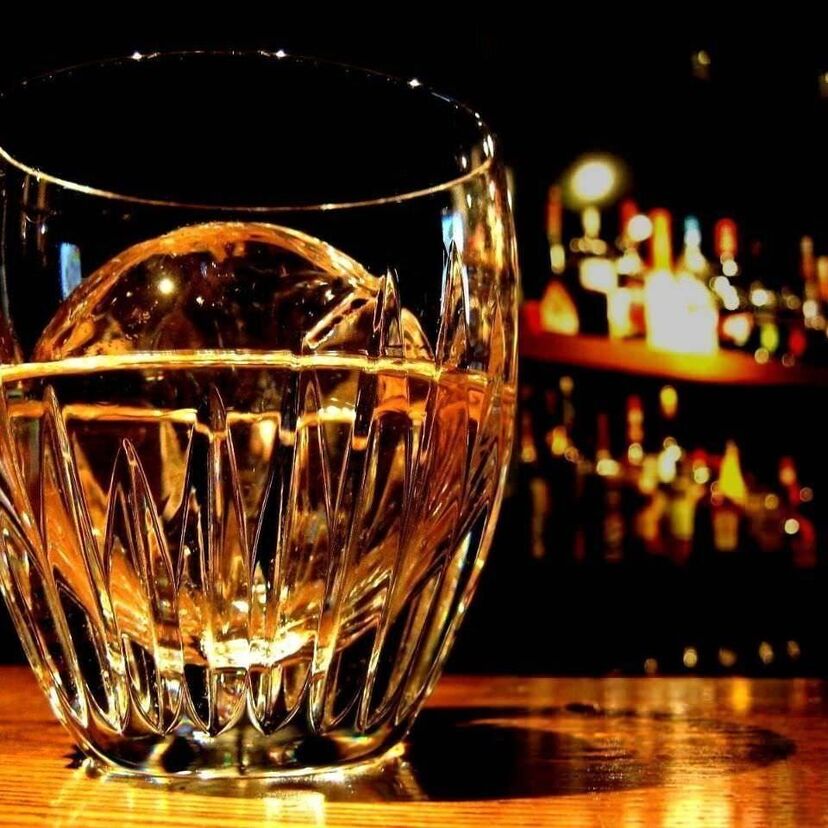 70年代に活躍した酔いどれロッカーたちが愛したお酒を音楽と共にご紹介します