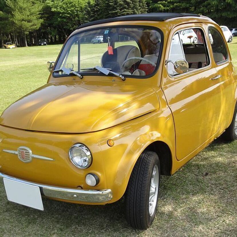 ルパンの愛車でも有名にだった、オシャレなイタリア車【フィアット500】ってどんな車
