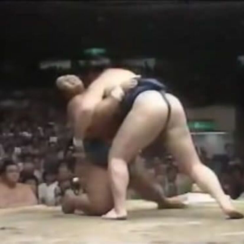 【衝撃動画】小錦の足を破壊し横綱昇進を阻んだ北尾の鯖折り