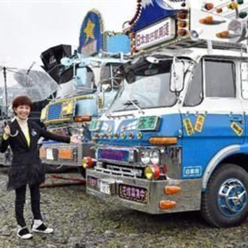 やもめのジョナサンこと愛川欽也さん三回忌、トラック野郎550台が集結！うつみ宮土理も感激