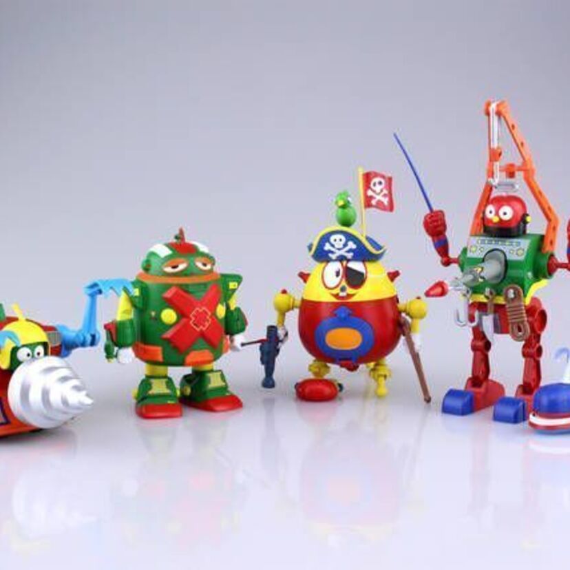 70年代の名作玩具『ロボダッチ』が復刻！4体セットで今月発売！！