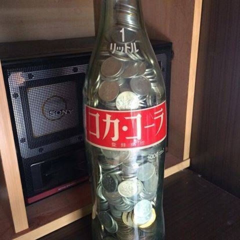 コーラ１ℓ瓶で作った貯金箱。みなさんの家にもありましたか？【昭和あるあるネタ】