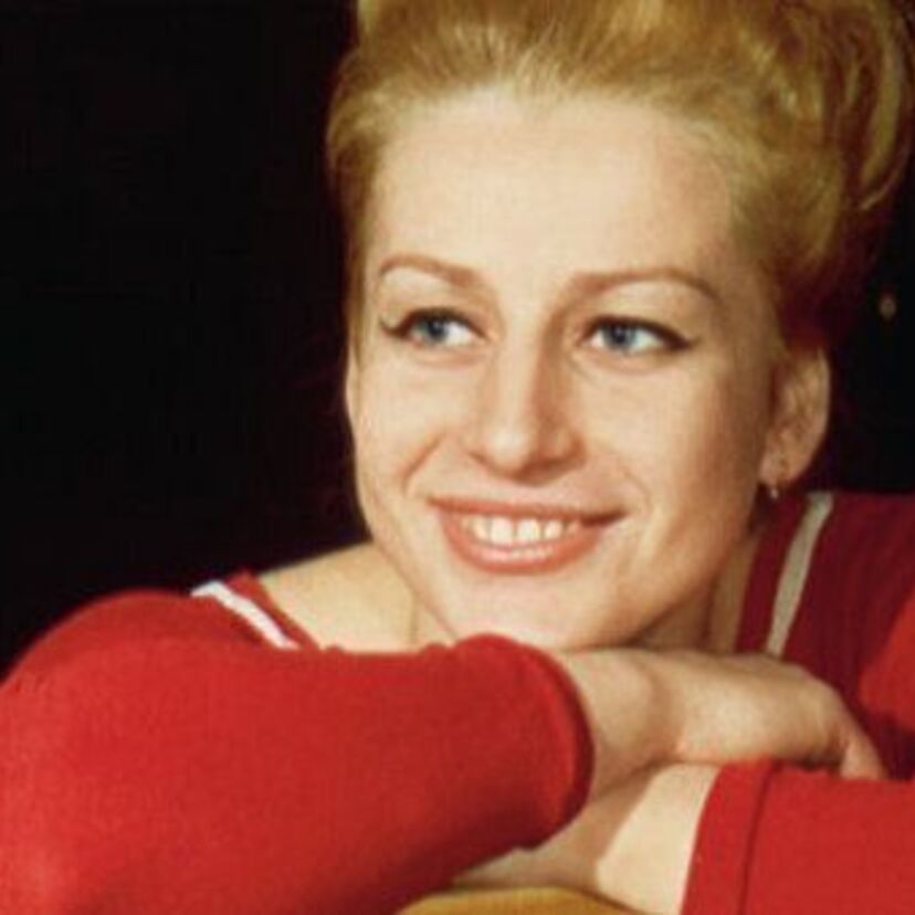 ’64東京オリンピックで「五輪の名花」と称された伝説の美女体操選手・チャスラフスカの数奇な人生とは？