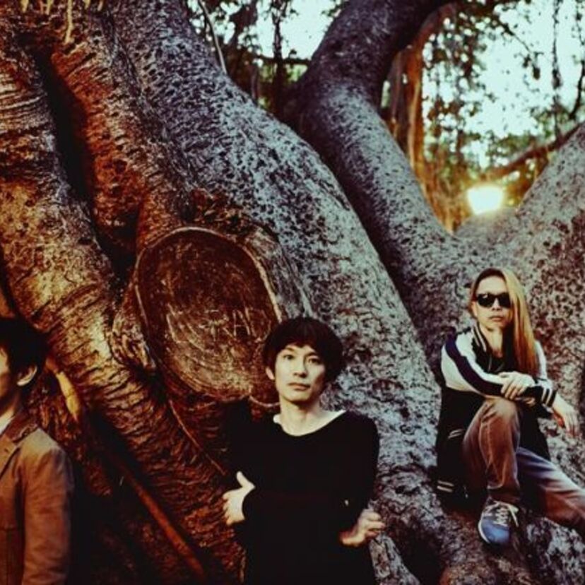 結成30周年記念シングル集発売記念“SPITZ 30th ANNIVERSARY CAFE”　TOWER RECORDS CAFEで開催