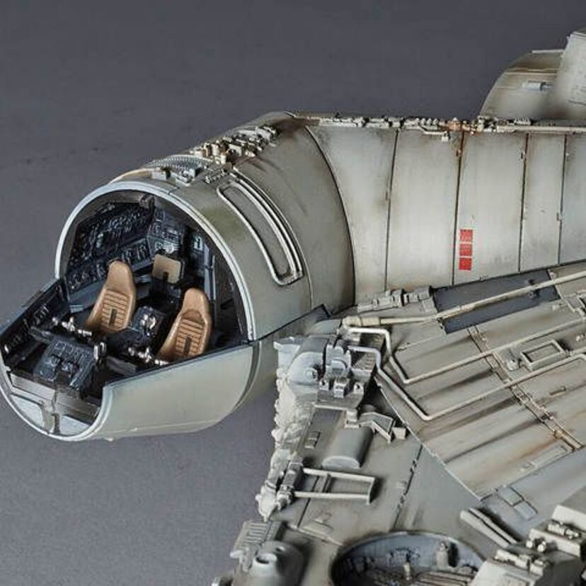 バンダイからスター・ウォーズ第1作の「ミレニアム・ファルコン」を”完全再現”したプラモデルが世界中で発売へ！