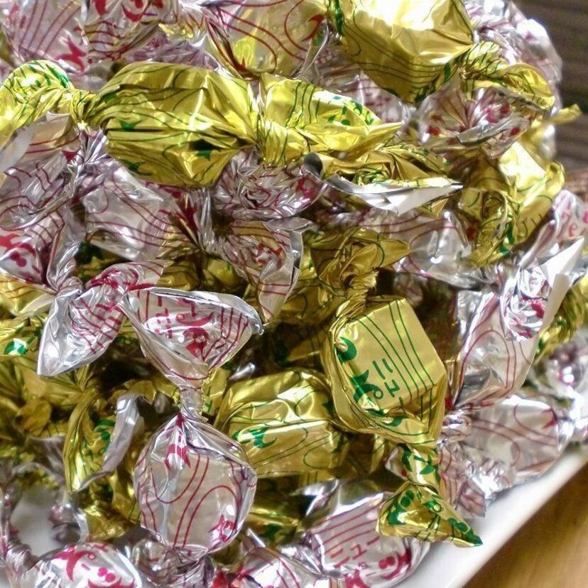 【親父のつまみ】金と銀の紙に包まれた『あれ』の名前と原料は何?