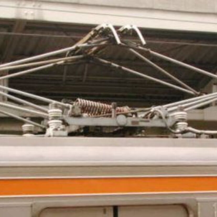 あの「プラレール」にパンタグラフをつける猛者が登場！車両基地も！