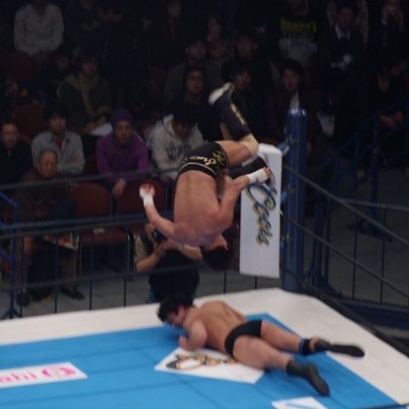 プロレス技「セントーン」とはスペイン語で「尻餅」である。