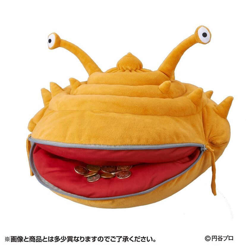 ウルトラQから登場の「カネゴン」がクッションに！ 口のジッパーを開けてお金を入れてみよう！