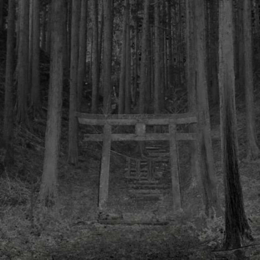 「祟り」は予測不可能な天災や疫病を現世に恨みを残して死んだ霊の仕業と捉える、日本的な霊魂への信仰。