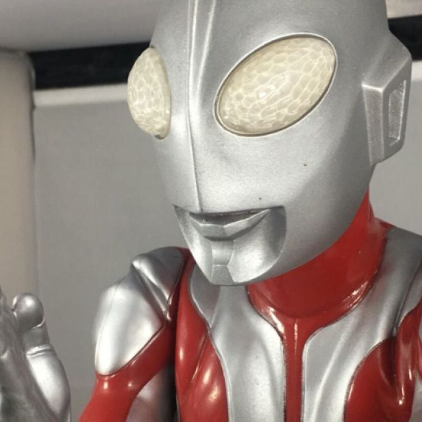 ウルトラマンの必殺技と言えば、スペシウム光線！この画像はちょっと違うぞ！吹き出しに一言!
