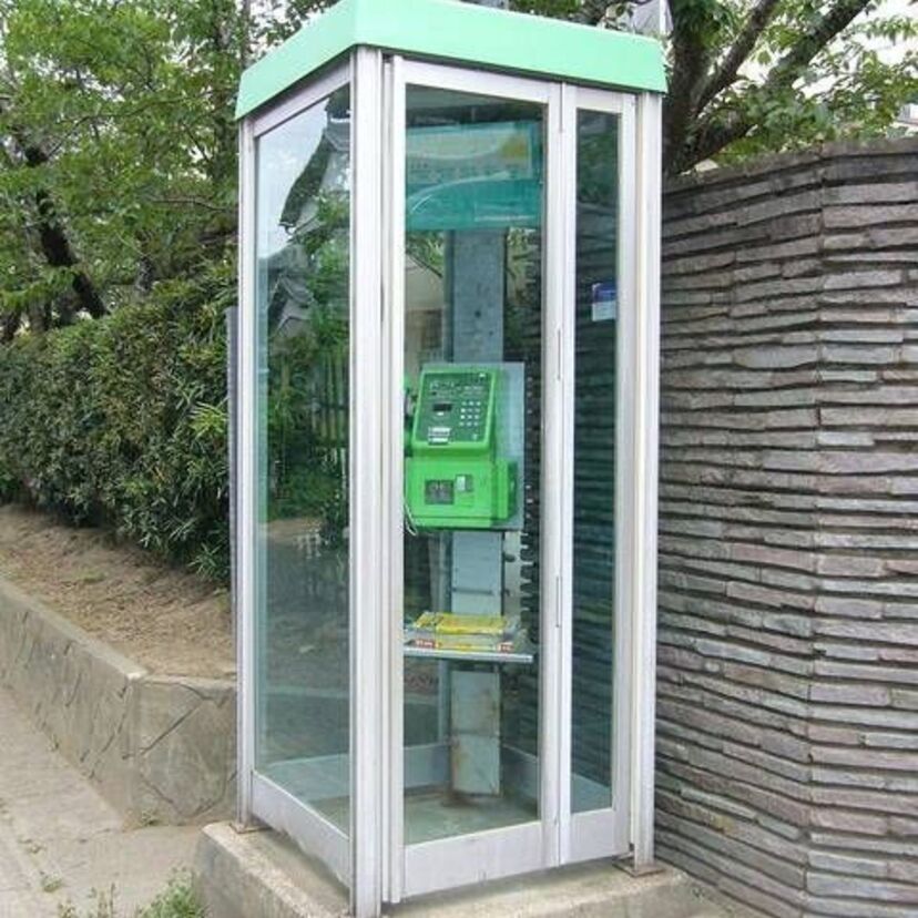 なんということでしょう――公衆電話ボックスがWi-Fiの無線基地化、貸出しサービス開始。20世紀の風景が復活！