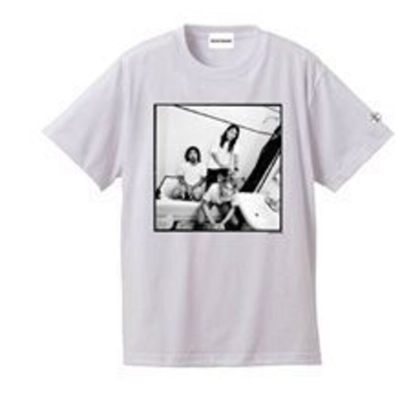 カート・コバーン生誕50周年＆ニルヴァーナ結成30周年の記念すべき年に相応しいコラボTシャツが発売される！！