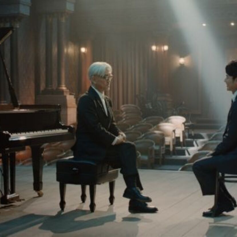 サッポロ生ビール黒ラベルCMの”65階”に坂本龍一さんが登場！音楽って何ですか？