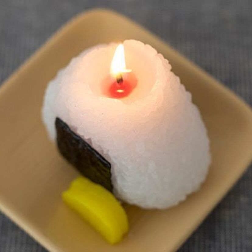 昭和の心象風景が目の前に!「故人の好物キャンドル」シリーズにおにぎりやお茶が登場!!