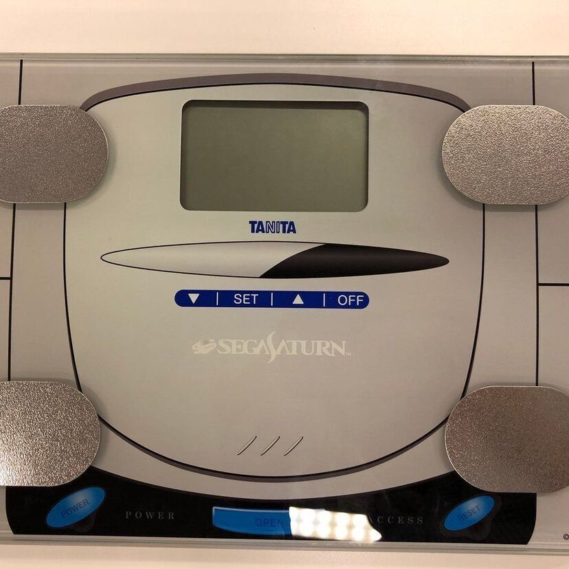 うっかり踏んでも壊れる心配なし!?タニタが「セガサターン」そっくりの体重計を開発!!