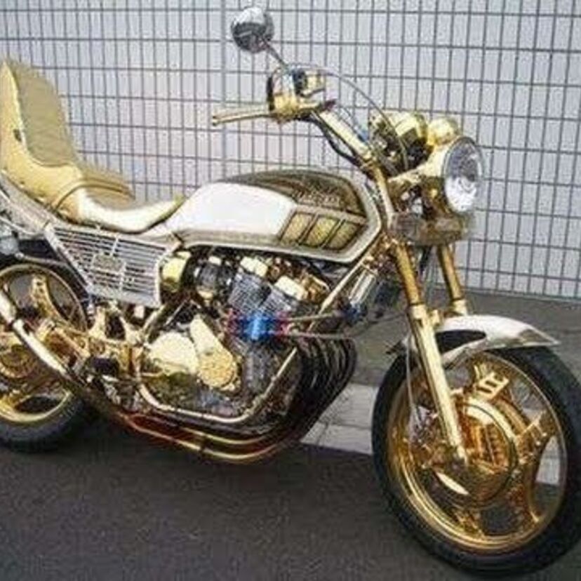 80年代ヤンチャな奴らが愛した単車！！HONDA・CBX400F！！