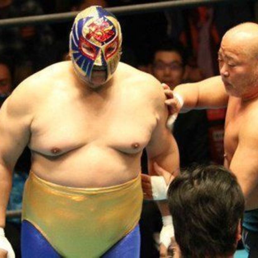 謎の宇宙飛行士『ザ・コブラ』がリングに復帰！ヒロ斉藤とのタッグでダブルラリアートなどを披露し見事勝利！