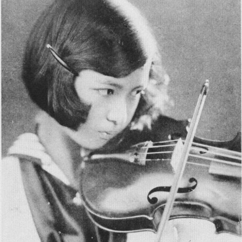 [セーラ服とヴァイオリン]　諏訪根自子（すわねじこ）（１９２０～２０１２）超絶美貌の日本人初の世界的ヴァイオリニスト