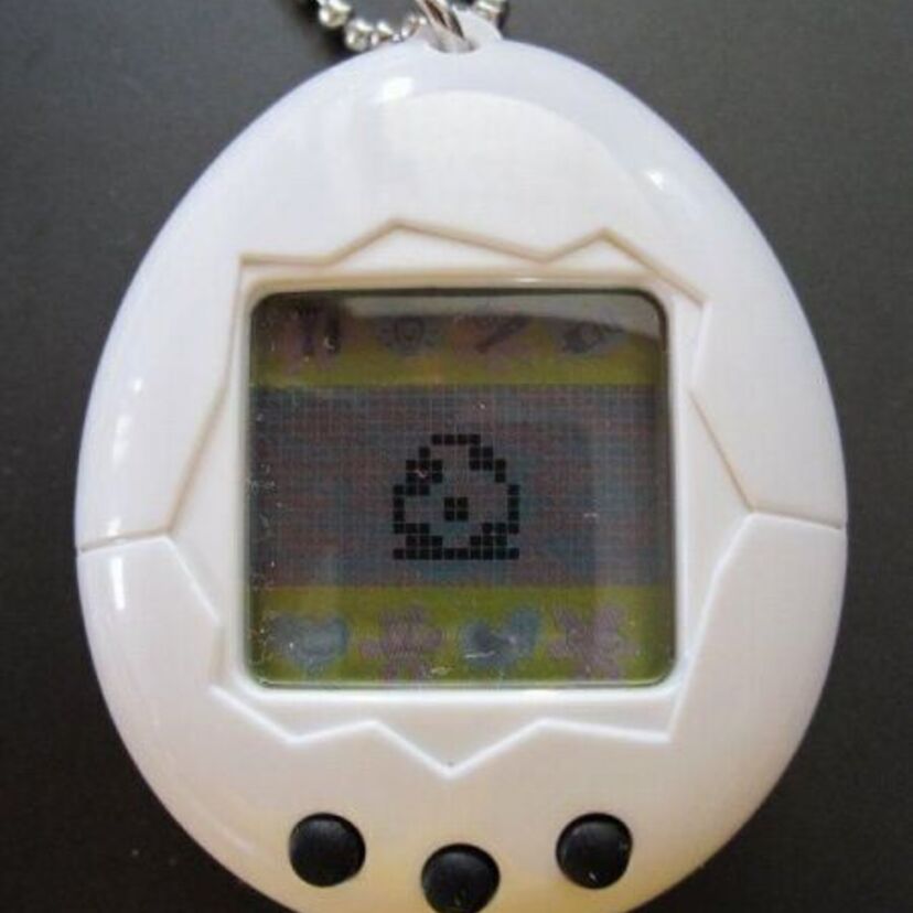【たまごっち】1996～98年に一大ブームを巻き起こしたキャラ育成ゲーム、みんな持ってましたね。