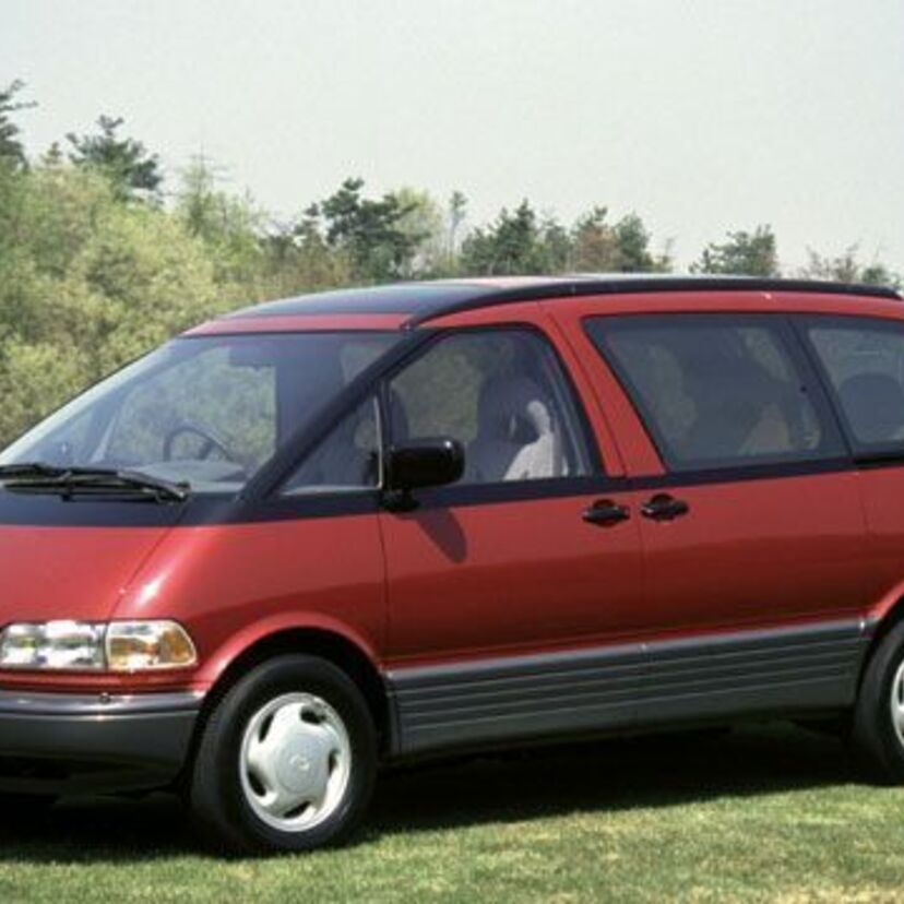 トヨタの天才タマゴ　「エスティマ」　。1990年当時、その流線型の未来的ボディーは注目のまとだった！