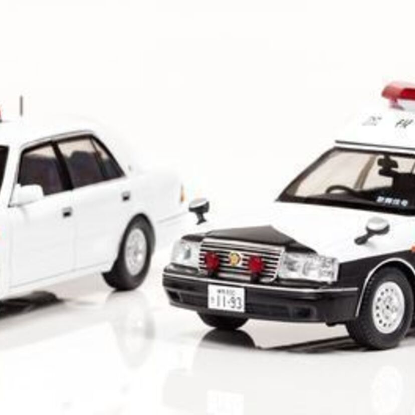 お世話になった方に戦慄が走る！？クラウンパトカーの原点「150系クラウン」のパトカーと覆面のミニカーが登場！！
