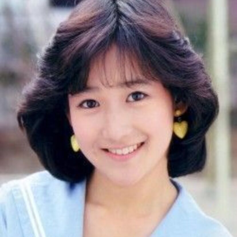 岡田有希子といえば、ポスト松田聖子として80年代最高のアイドルのひとりでしたよね！彼女のシングルは意外な人が楽曲提供しているんです。