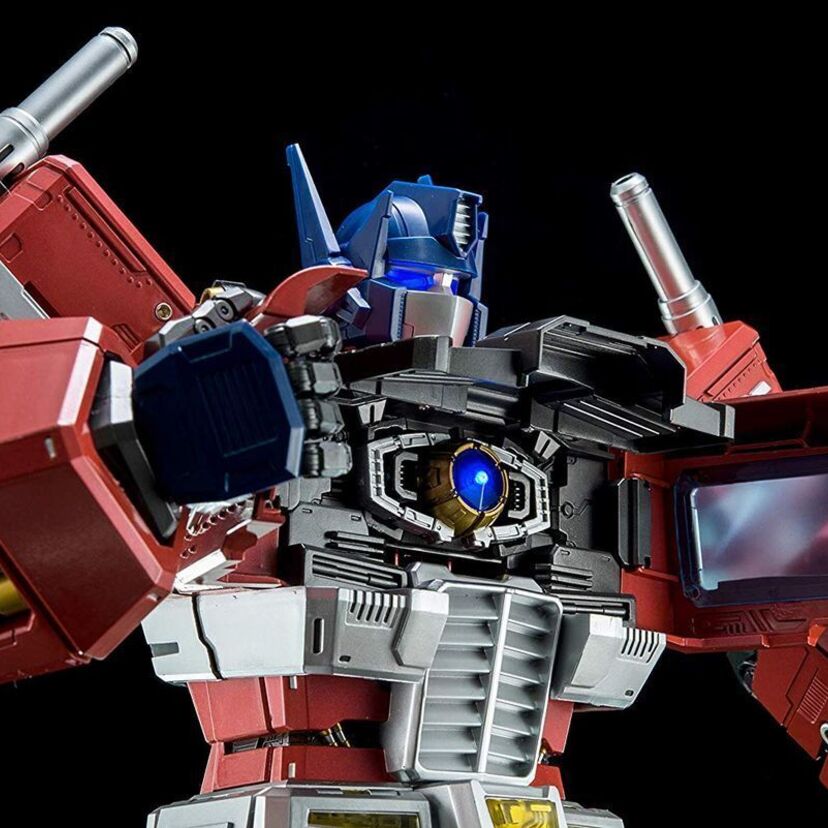 全高48cm!トランスフォーマー「コンボイ」の超絶大型フィギュアが登場!発光ギミックも搭載!