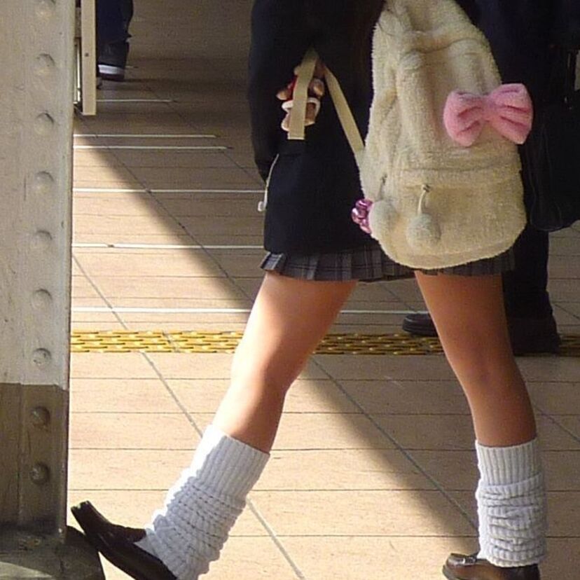 【懐・女子高生ファッション対決!】あなたはどっち?「ルーズソックス V.S. 紺ハイ」