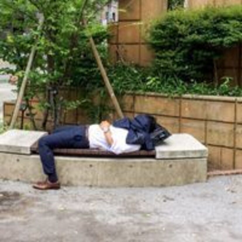 【40代のお悩み対決!】あなたはどっち?「運動不足 V.S. 睡眠不足」