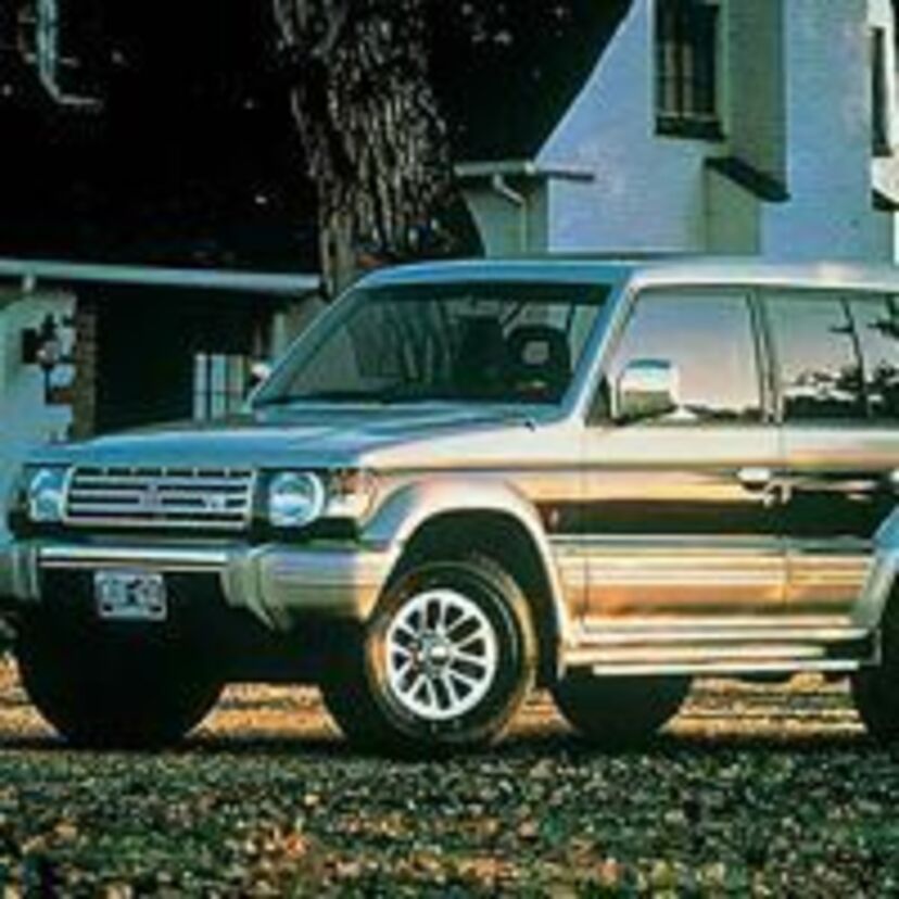 【90年代初頭のRV車ブーム対決!】あなたはどっち?「パジェロ V.S. ランクル」