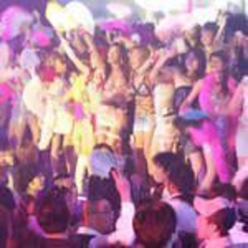 【ジュリアナ東京】バブル時代に女性がハマってた伝説のディスコ