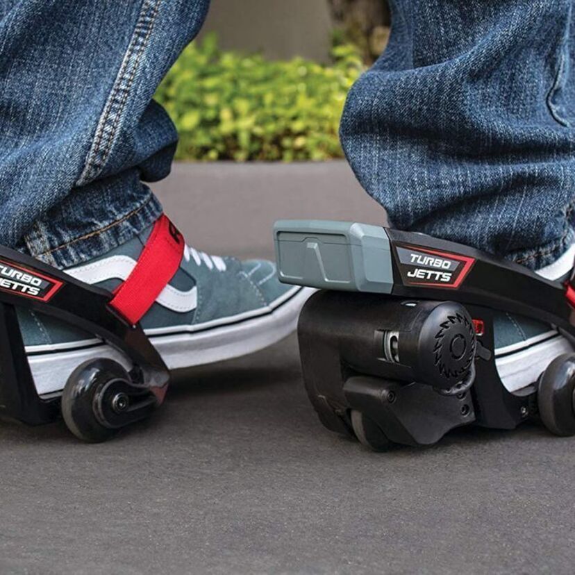 ボトムズの「ローラーダッシュ」がついに実現！？電動キックスケーター「Razor Turbo Jetts」が登場！