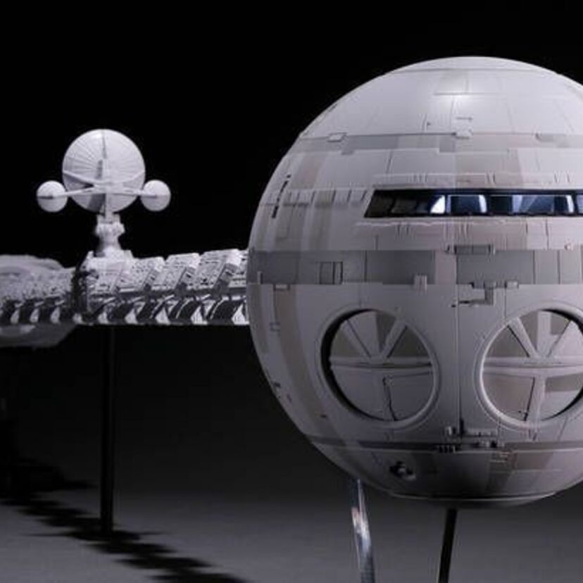 海洋堂がやってくれた!SF映画『2001年宇宙の旅』に登場のディスカバリー号のプロップを完全再現!!