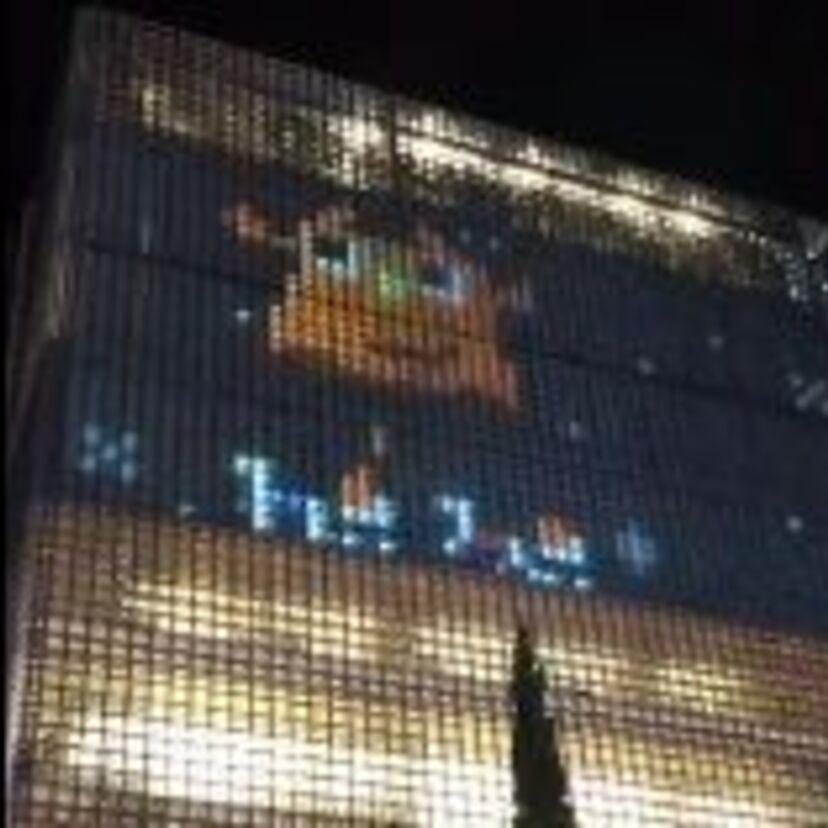 銀座ソニーパークがゲームスクリーンに変身!エルメスがインベーダーゲームのようなレトロ感溢れるゲームを公開中!