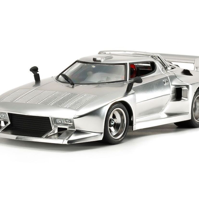タミヤより70年代に大活躍したラリー専用車「ランチアストラトス ターボ」のプラモがシルバーの特別仕様で登場！！