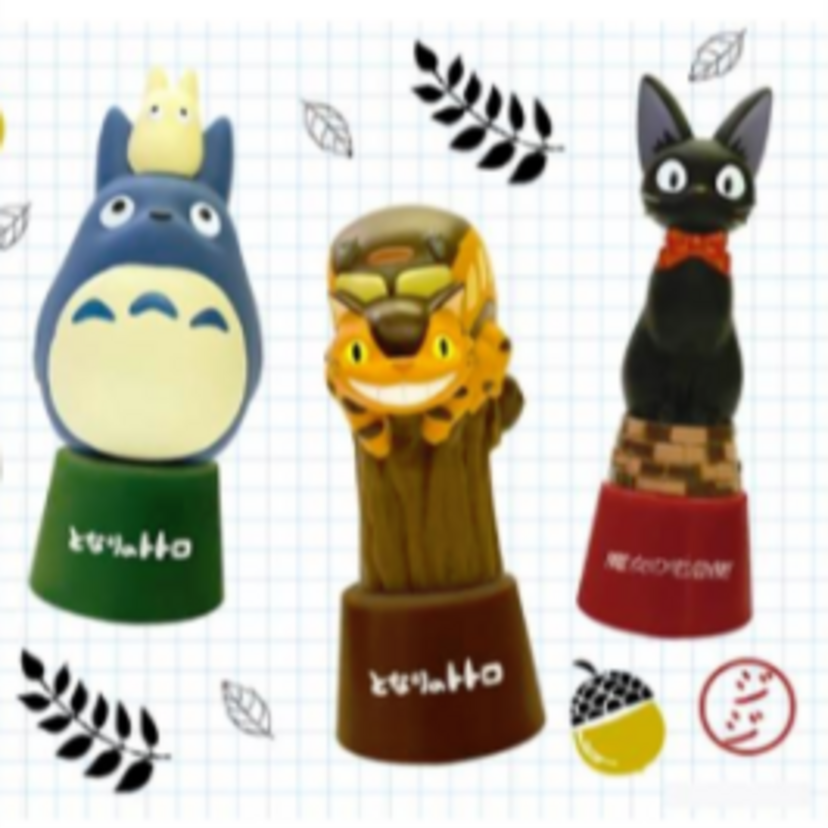 地味なハンコがトトロやネコバスに大変身！？なつ印するたびに癒されそうな、ジブリキャラクターのネーム印スタンド。