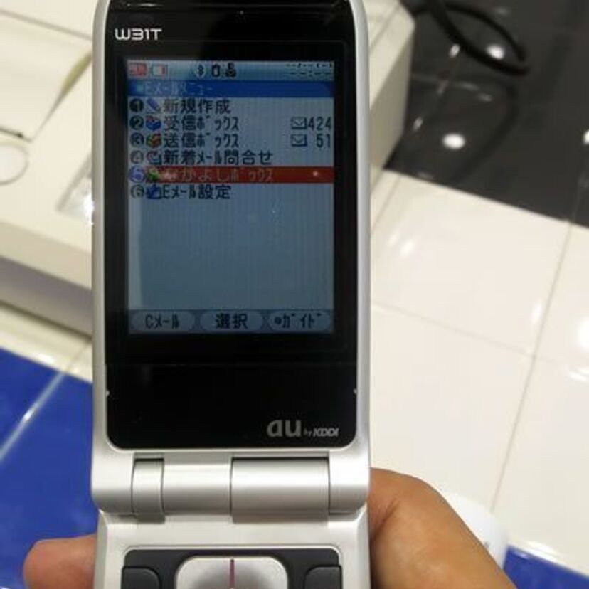 電源が入らない古いガラケーを再起動させるイベント「おもいでケータイ再起動」が札幌と京都で開催！！