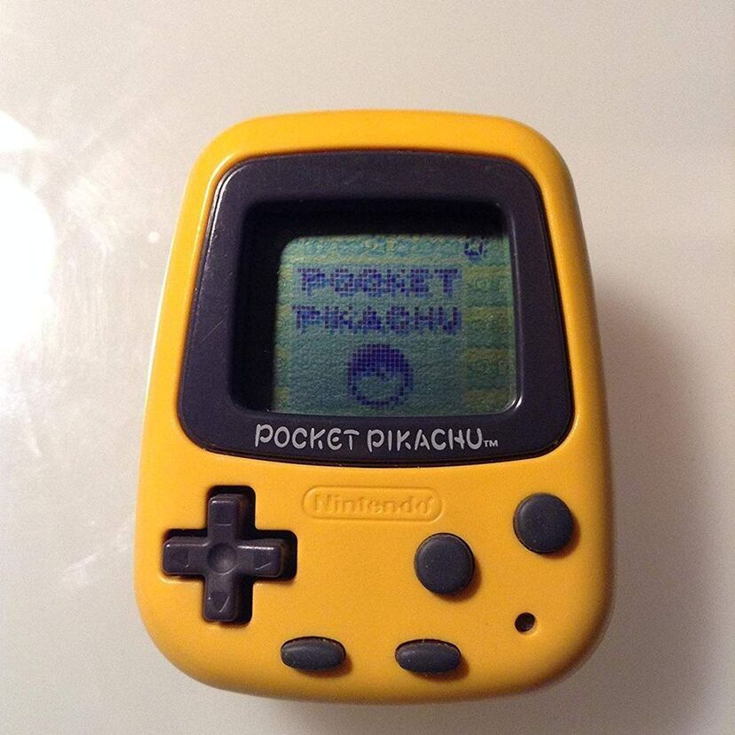 1998年に発売された歩数計とゲームの複合体「ポケットピカチュウ」