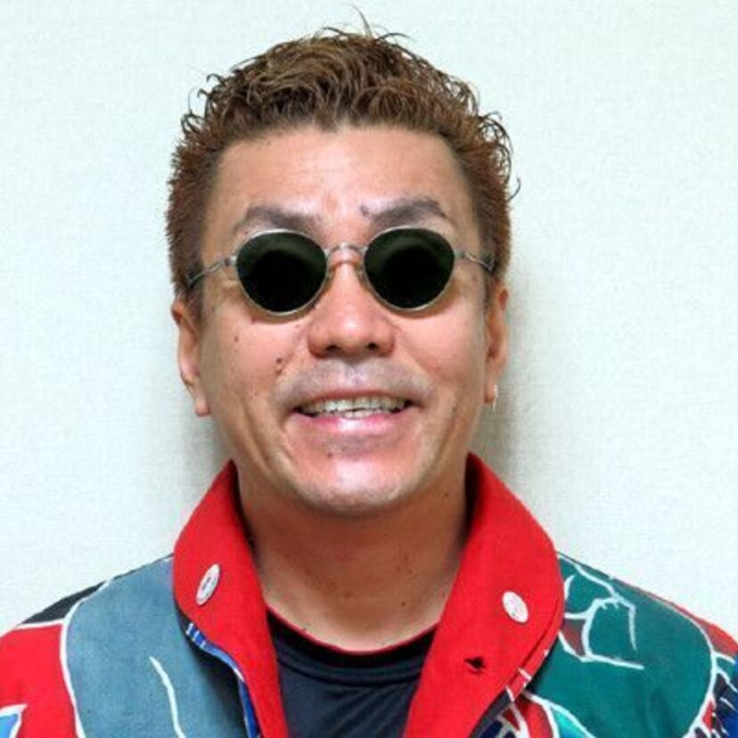 「誰も知らない素顔の八代亜紀～」に代表される、替え唄メドレーが大ヒットだった嘉門達夫。