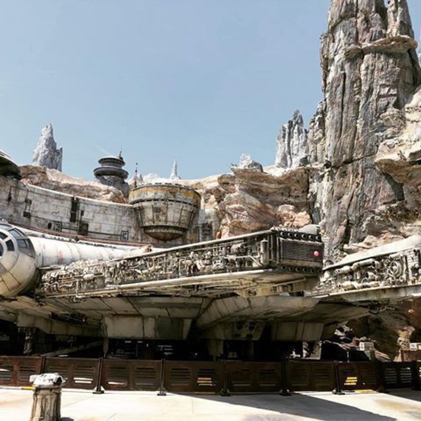 実物大の「ミレニアム・ファルコン」がお披露目！アメリカでスター・ウォーズの新アトラクションがオープン！！