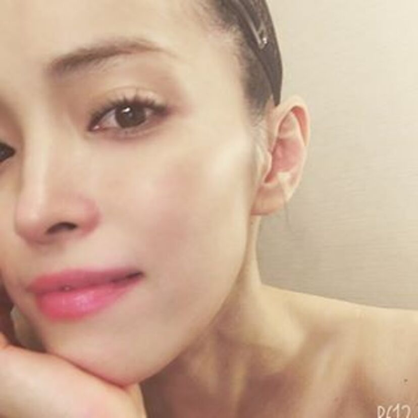 知念里奈・15歳でデビューした美少女は2児の母となった今もステージでその輝きを放ち続けている
