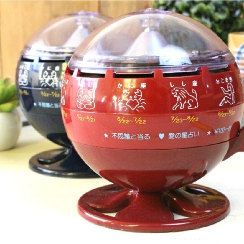 ルーレット式おみくじ器がやりたくて、喫茶店に入りたかったんです。