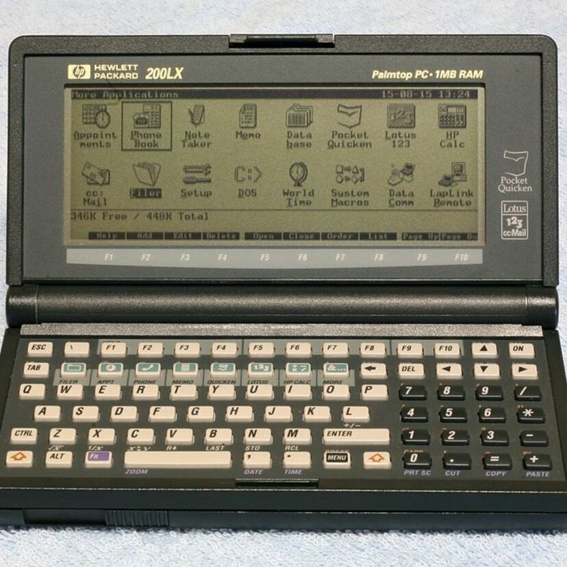 膝の上に乗るラップトップコンピューターよりも小さい!手のひらに乗るパームトップコンピューターが見せてくれた未来。