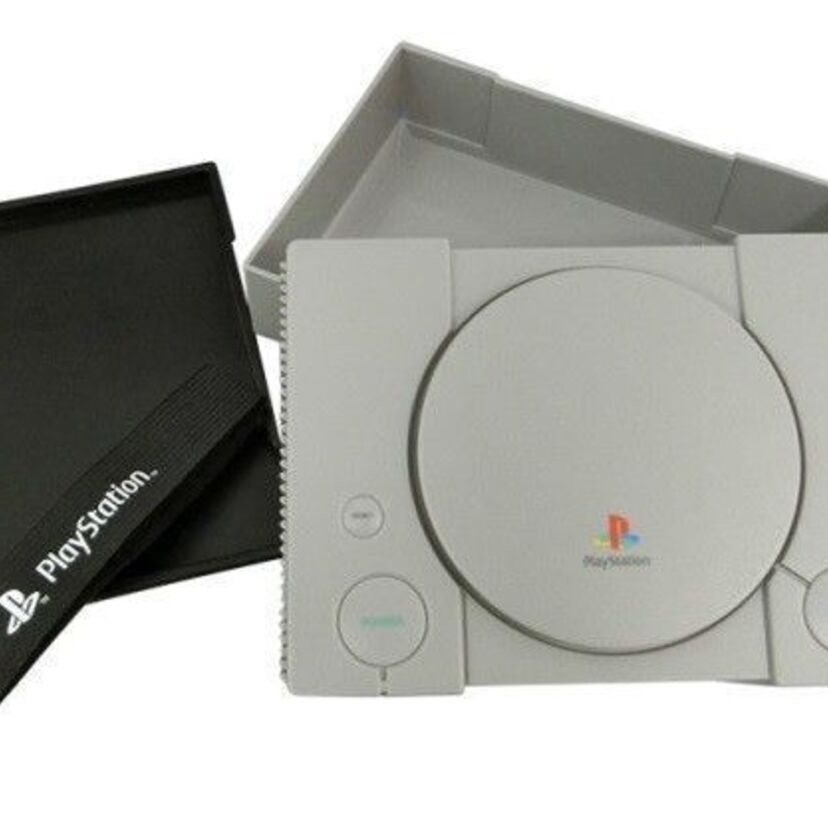 初代プレイステーションがまさかの「弁当箱」になってクレーンゲームの景品に！！