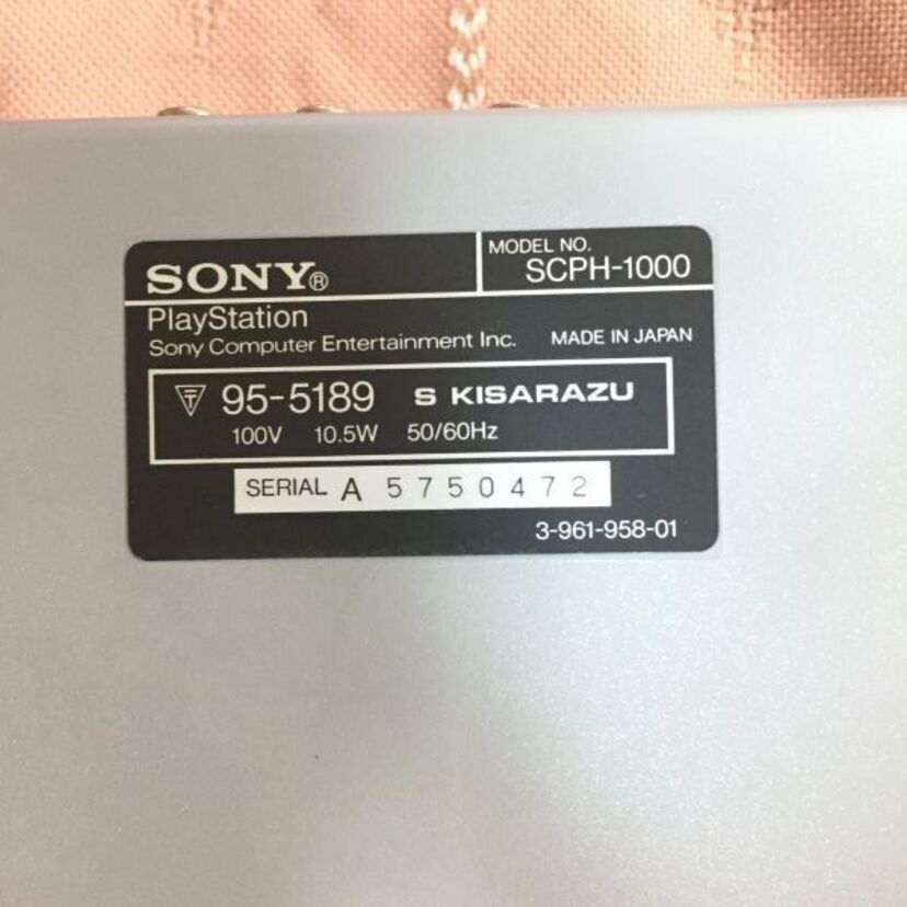 どんどん消えていく接続端子！　初代プレイステーションの型番ごとの違いです。